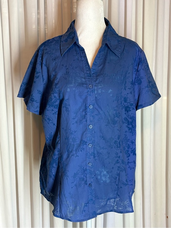 Lemon Grass Studio Tops - Lemon Grass Short-Sleeve Floral Jacquard Button-Down Shirt Blue Size L